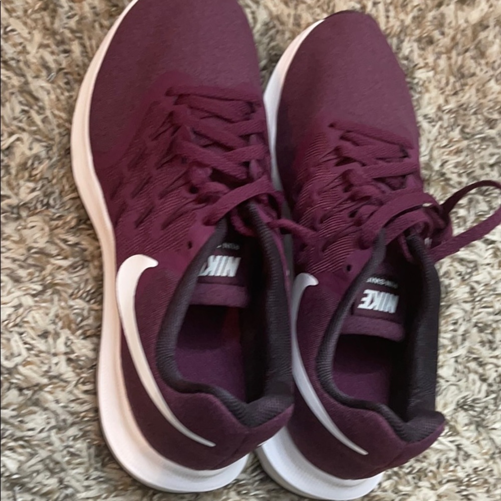 brand new nike shoes 8.5